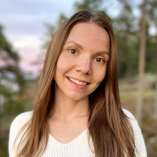 Ella Muhli lähikuvassa.