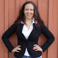 Iris Seesjärvi lähikuvassa.