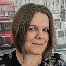 Tiia Lindfors lähikuvassa.