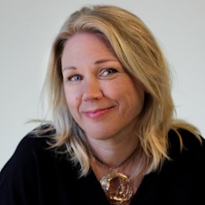 Minna-Mari Roms lähikuvassa.