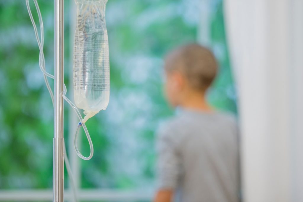 Lapsen vakava sairastuminen kasvattaa äitien ja isien välistä eriarvoisuutta työmarkkinoilla