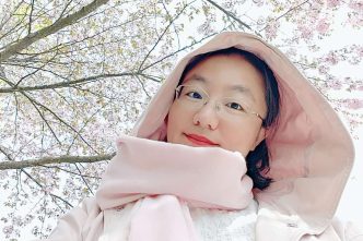 Bingkun under cherry tree