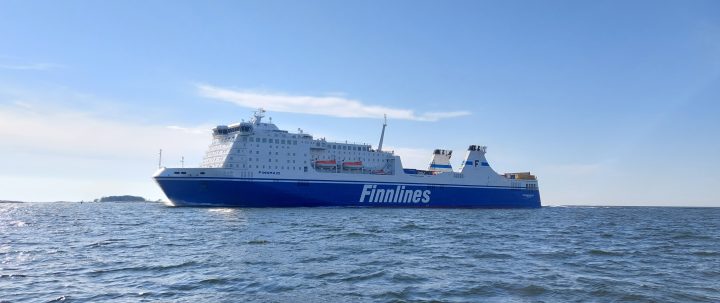 Finnlinesin M/S Finnmaid -laiva merellä.