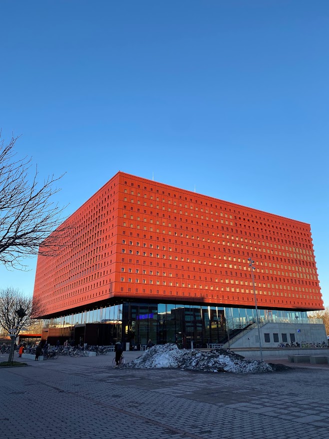Linköpingin yliopiston päärakennus