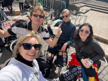 Opiskelijoita vappuna