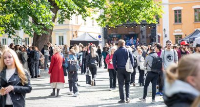 Avajaiskarnevaalien väenpaljoutta.