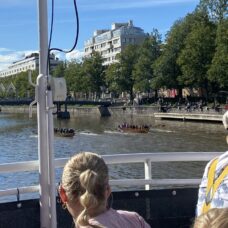 Kuva opiskelijoiden Aurasoutu-tpahatumasta.