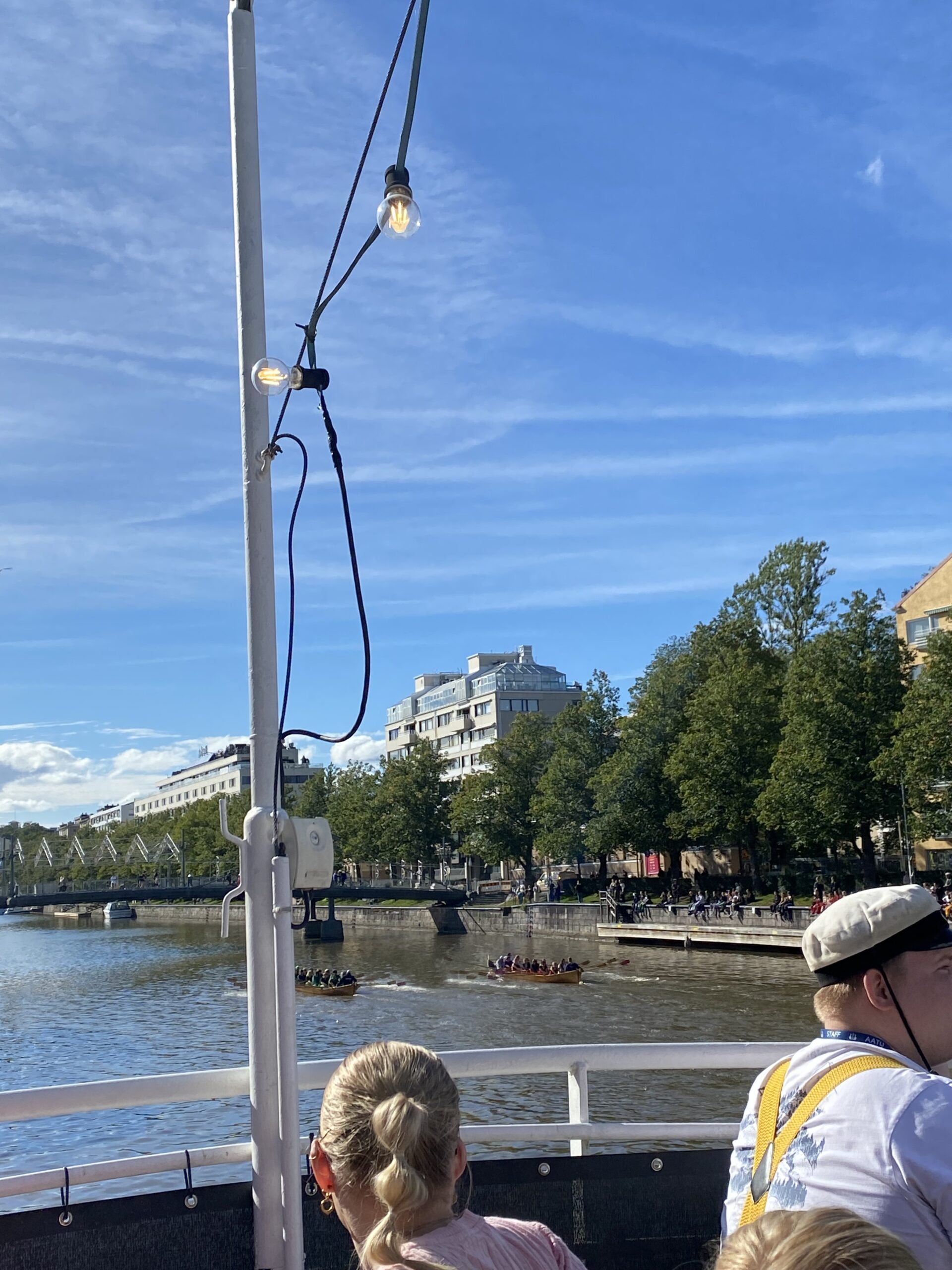 Kuva opiskelijoiden Aurasoutu-tpahatumasta.