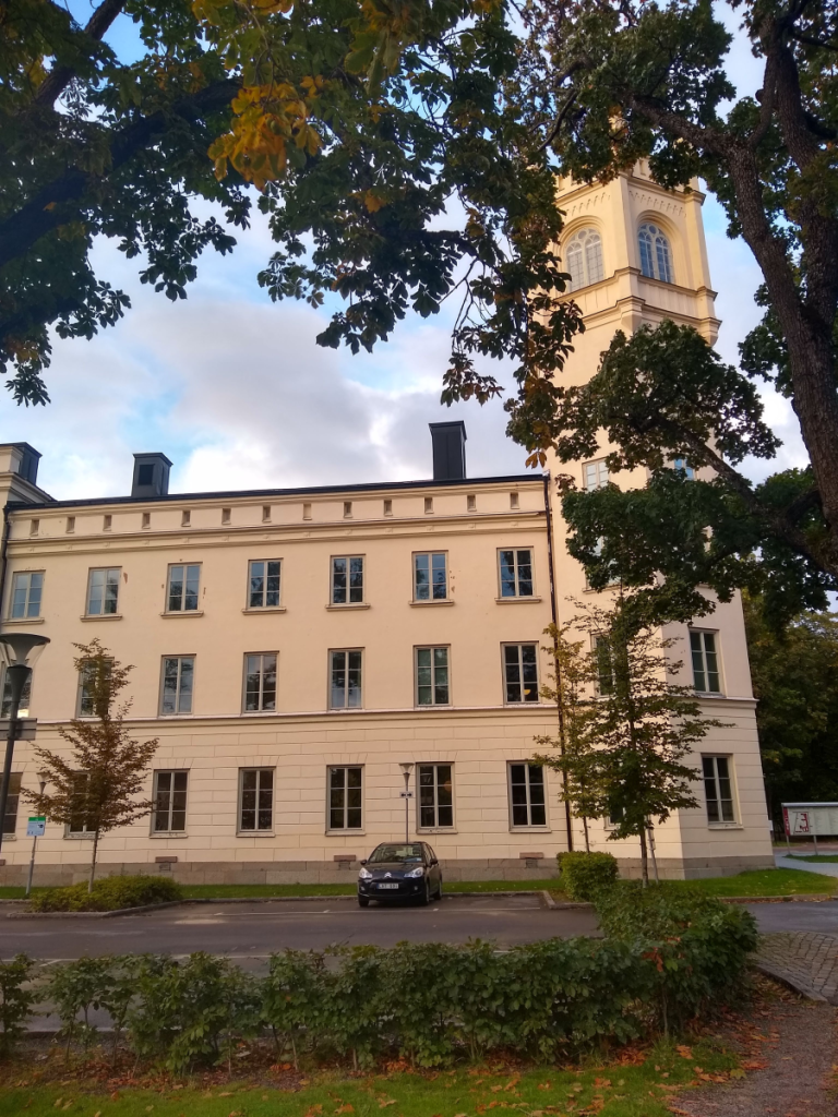 Uppsalan yliopiston historianlaitos Engelska parkenissa. 