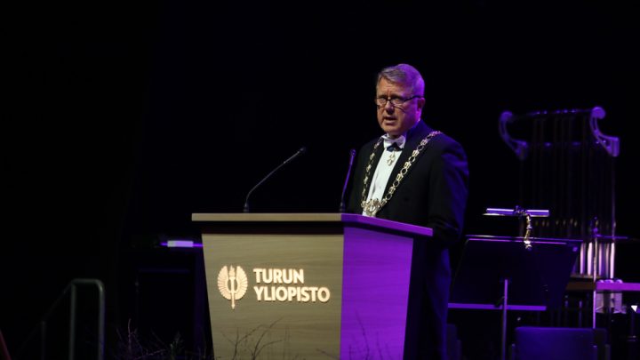 Turun yliopiston rehtori Jukka Kola