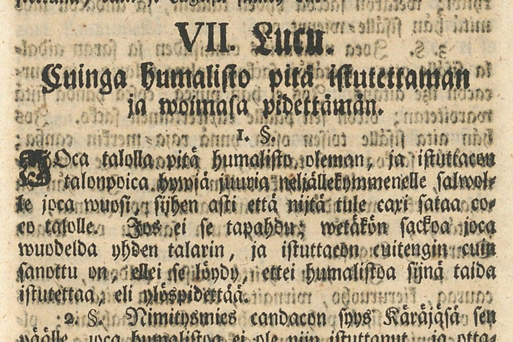 Fraktuurakirjaimin kirjoitettua lakitekstiä 1700-luvulta. Teksti käsittelee humaliston istuttamista ja laiminlyöntejä.